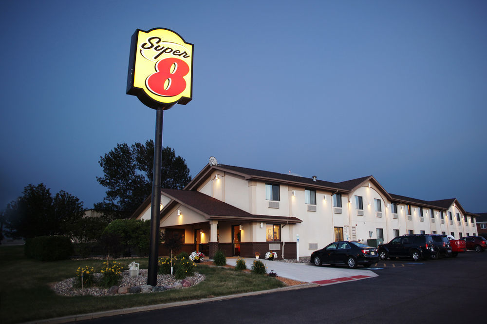 Super 8 By Wyndham Spirit Lake/Okoboji Exterior foto
