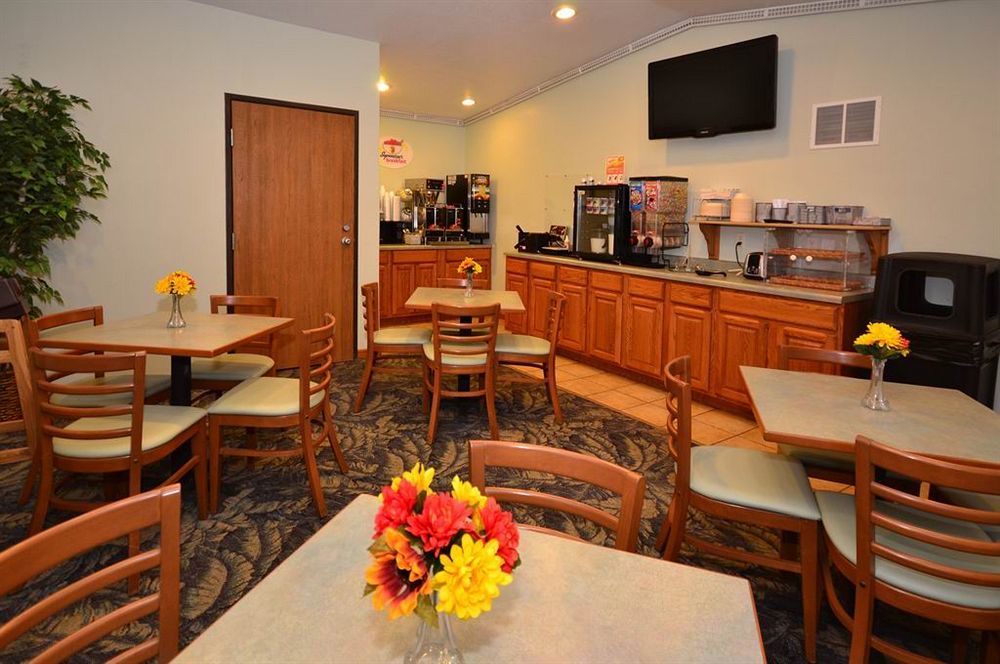 Super 8 By Wyndham Spirit Lake/Okoboji Exterior foto